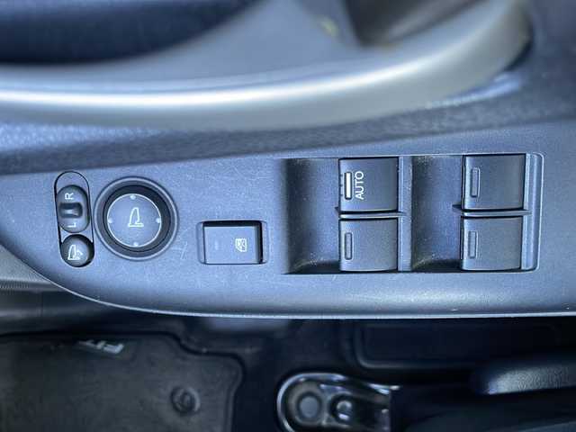ホンダ フィット 13G Lパッケージ 道東・釧路十勝 2015(平27)年 6.5万km プレミアムホワイトパール 4WD/寒冷地仕様/純正メモリナビ　VXM-145VSi/　(AM/FM/CD/DVD/BT)/バックカメラ/アイドリングストップ/社外ETC/ステアリングスイッチ/スマートキー/LEDヘッドライト
