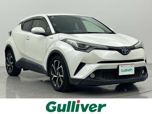 トヨタ Ｃ－ＨＲ G 熊本県 2017(平29)年 9.2万km ホワイトパールクリスタルシャイン 禁煙車　/純正８インチナビ（ＣＤ・ＤＶＤ・フルセグ・ＢＴ・ＳＤ・ＵＳＢ）/バックカメラ　/社外前後ドライブレコーダー　/ＥＴＣ　/レーダークルーズコントロール　/前席シートヒーター　/前後クリアランスソナー/ブラインドスポットモニター/衝突軽減ブレーキ/横滑り防止/ハーフレザーシート/デジタルインナーミラー/純正フロアマット/純正１８インチAW/オートライト/LEDヘッドライト/フォグライト/スマートキー/プッシュスタート/スペアキー1本/取扱説明書