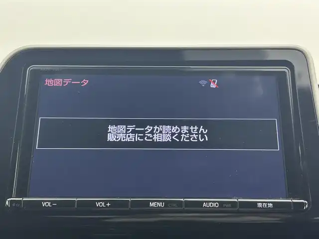 トヨタ Ｃ－ＨＲ G 熊本県 2017(平29)年 9.2万km ホワイトパールクリスタルシャイン 禁煙車　/純正８インチナビ（ＣＤ・ＤＶＤ・フルセグ・ＢＴ・ＳＤ・ＵＳＢ）/バックカメラ　/社外前後ドライブレコーダー　/ＥＴＣ　/レーダークルーズコントロール　/前席シートヒーター　/前後クリアランスソナー/ブラインドスポットモニター/衝突軽減ブレーキ/横滑り防止/ハーフレザーシート/デジタルインナーミラー/純正フロアマット/純正１８インチAW/オートライト/LEDヘッドライト/フォグライト/スマートキー/プッシュスタート/スペアキー1本/取扱説明書