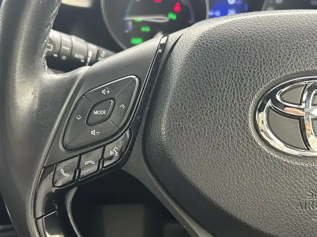 トヨタ Ｃ－ＨＲ G 熊本県 2017(平29)年 9.2万km ホワイトパールクリスタルシャイン 禁煙車　/純正８インチナビ（ＣＤ・ＤＶＤ・フルセグ・ＢＴ・ＳＤ・ＵＳＢ）/バックカメラ　/社外前後ドライブレコーダー　/ＥＴＣ　/レーダークルーズコントロール　/前席シートヒーター　/前後クリアランスソナー/ブラインドスポットモニター/衝突軽減ブレーキ/横滑り防止/ハーフレザーシート/デジタルインナーミラー/純正フロアマット/純正１８インチAW/オートライト/LEDヘッドライト/フォグライト/スマートキー/プッシュスタート/スペアキー1本/取扱説明書