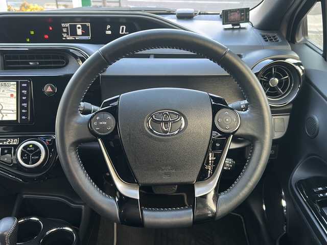 トヨタ アクア G GRスポーツ 大阪府 2018(平30)年 1.8万km ホワイトパールクリスタルシャイン ワンオーナー/純正ナビ【TV/BlueTooth】/バックカメラ/プリクラッシュセーフティ/クルーズコントロール/ドライブレコーダー/レーダー探知機/プッシュスタート/電動格納ミラー/社外16インチアルミホイール/ETC