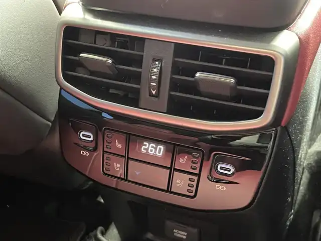 レクサス ＲＸ 500h Fスポーツパフォーマンス 千葉県 2023(令5)年 2.1万km ホワイトノーヴァガラスフレーク メーカーオプション/・パノラマルーフ/セーフティシステムプラス/・プリクラッシュセーフティ/・レーンディパーチャーアラート/・レーントレーシングアシスト/・レーンチェンジアシスト/・レーダークルーズコントロール/・ブレードスキャンアダプティブハイビームシステム/・ロードサインアシスト/・発進遅れ告知機能/・ドライバー異常時対応システム/・ドライバーモニター連携/・フロントクロストラフィックアラート/・プロアクティブドライビングアシスト/レクサスチームメイト/・アドバンストドライブ/・アドバンストパーク/BSM/パーキングサポートブレーキ/純正14型ディスプレイオーディオプラス/【ナビ/フルセグ/Bluetooth/USB/Miracast】/パノラミックビューモニター/ビルトインETC2.0/デジタルインナーミラー/HUD/おくだけ充電/アクセサリーコンセント/ステアリングヒーター/レザー/スエードコンビスポーツシート/全席シートベンチレーション/全席シートヒーター/全席パワーシート/パワーバックドア