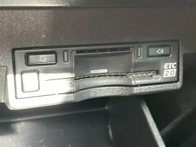 レクサス ＲＸ 500h Fスポーツパフォーマンス 千葉県 2023(令5)年 2.1万km ホワイトノーヴァガラスフレーク メーカーオプション/・パノラマルーフ/セーフティシステムプラス/・プリクラッシュセーフティ/・レーンディパーチャーアラート/・レーントレーシングアシスト/・レーンチェンジアシスト/・レーダークルーズコントロール/・ブレードスキャンアダプティブハイビームシステム/・ロードサインアシスト/・発進遅れ告知機能/・ドライバー異常時対応システム/・ドライバーモニター連携/・フロントクロストラフィックアラート/・プロアクティブドライビングアシスト/レクサスチームメイト/・アドバンストドライブ/・アドバンストパーク/BSM/パーキングサポートブレーキ/純正14型ディスプレイオーディオプラス/【ナビ/フルセグ/Bluetooth/USB/Miracast】/パノラミックビューモニター/ビルトインETC2.0/デジタルインナーミラー/HUD/おくだけ充電/アクセサリーコンセント/ステアリングヒーター/レザー/スエードコンビスポーツシート/全席シートベンチレーション/全席シートヒーター/全席パワーシート/パワーバックドア