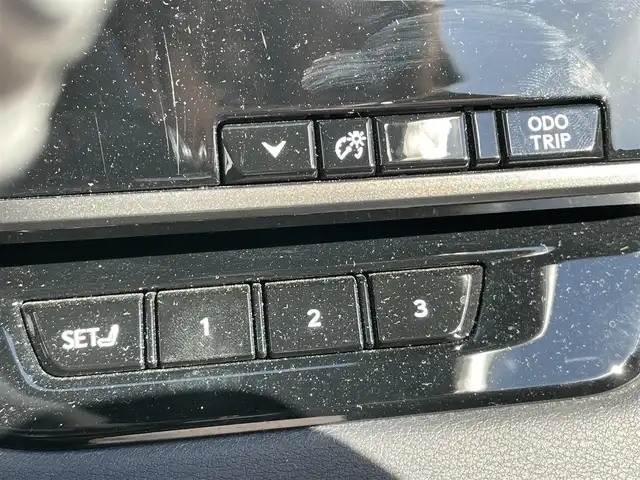 レクサス ＲＸ 500h Fスポーツパフォーマンス 千葉県 2023(令5)年 2.1万km ホワイトノーヴァガラスフレーク メーカーオプション/・パノラマルーフ/セーフティシステムプラス/・プリクラッシュセーフティ/・レーンディパーチャーアラート/・レーントレーシングアシスト/・レーンチェンジアシスト/・レーダークルーズコントロール/・ブレードスキャンアダプティブハイビームシステム/・ロードサインアシスト/・発進遅れ告知機能/・ドライバー異常時対応システム/・ドライバーモニター連携/・フロントクロストラフィックアラート/・プロアクティブドライビングアシスト/レクサスチームメイト/・アドバンストドライブ/・アドバンストパーク/BSM/パーキングサポートブレーキ/純正14型ディスプレイオーディオプラス/【ナビ/フルセグ/Bluetooth/USB/Miracast】/パノラミックビューモニター/ビルトインETC2.0/デジタルインナーミラー/HUD/おくだけ充電/アクセサリーコンセント/ステアリングヒーター/レザー/スエードコンビスポーツシート/全席シートベンチレーション/全席シートヒーター/全席パワーシート/パワーバックドア