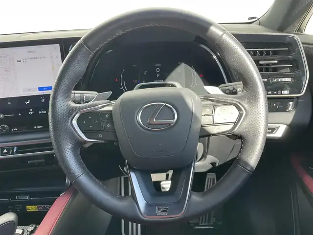 レクサス ＲＸ 500h Fスポーツパフォーマンス 千葉県 2023(令5)年 2.1万km ホワイトノーヴァガラスフレーク メーカーオプション/・パノラマルーフ/セーフティシステムプラス/・プリクラッシュセーフティ/・レーンディパーチャーアラート/・レーントレーシングアシスト/・レーンチェンジアシスト/・レーダークルーズコントロール/・ブレードスキャンアダプティブハイビームシステム/・ロードサインアシスト/・発進遅れ告知機能/・ドライバー異常時対応システム/・ドライバーモニター連携/・フロントクロストラフィックアラート/・プロアクティブドライビングアシスト/レクサスチームメイト/・アドバンストドライブ/・アドバンストパーク/BSM/パーキングサポートブレーキ/純正14型ディスプレイオーディオプラス/【ナビ/フルセグ/Bluetooth/USB/Miracast】/パノラミックビューモニター/ビルトインETC2.0/デジタルインナーミラー/HUD/おくだけ充電/アクセサリーコンセント/ステアリングヒーター/レザー/スエードコンビスポーツシート/全席シートベンチレーション/全席シートヒーター/全席パワーシート/パワーバックドア
