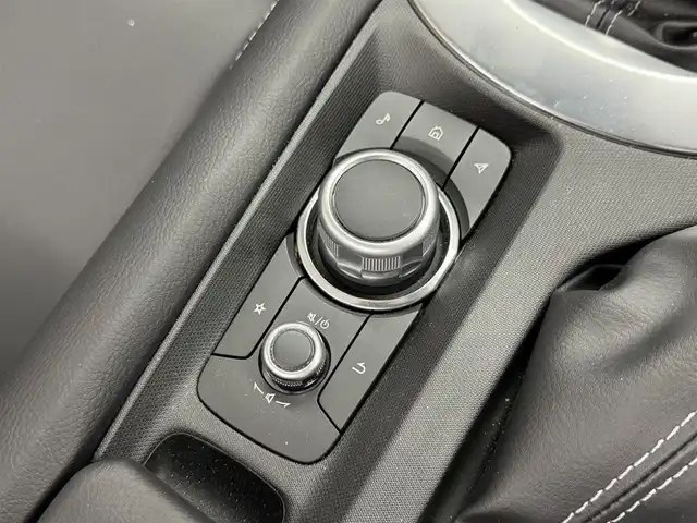 マツダ ロードスター S レザーパッケージ 三重県 2024(令6)年 1万km グレー プレミアムガソリン/FR/6F/純正 8.8インチナビ/（FM/AM/Bluetooth/USB/Amazon Alexa/CarPlay/AndroidAuto/TV）/バックカメラ/BOSEサウンドシステム/ドライブレコーダー 前方/ビルトイン ETC（助手席シート背面）/i-ACTIVSENSE/運転支援/・標識連動車速設定/・交通標識認識システム/・速度標識警報/・マツダレーダークルーズコントロール/リスク警報/・後側方車両接近検知/・車線逸脱警報/・ブラインドスポットモニタリング/・降車時警告/事故回避支援/・ディスタンス＆スピードアラート/・スマートブレーキサポート（前進・後進）/ドライバーアテンションアラート/・疲労・注意力低下警報/装備/・黒革シート/・シートヒーター（D/N）/・オートエアコン/・オートライト/・アダプティブLEDヘッドライト/・オートワイパー/・ステアリングスイッチ/・プッシュスタート/・純正16inAW/・入力用USB type-Cジャックx2/など/外装色：エアログレーメタリック［52C］