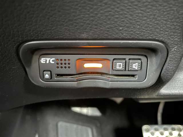 ホンダ ヴェゼル ハイブリッド RS ホンダセンシング 福島県 2017(平29)年 8.6万km クリスタルブラックパール 機関系不良/ホンダセンシング/・衝突軽減ブレーキ/・車線逸脱警報装置/・レーンキープアシスト/・レーダークルーズコントロール/・先行車発進お知らせ機能/純正7インチナビ/・型番：VXM-174VFi/・フルセグTV/Bluetooth/CD/DVD/・バックカメラ/・ETC/アイドリングストップ/電子パーキング/・オートホールド/革巻きステアリング/・ステアリングリモコン/・パドルシフト/ハーフレザーシート/・シートヒーター(運転席/助手席)/プッシュスタート/・スマートキー/LEDヘッドライト/・オートライト/・フォグライト/純正フロアマット/ドアバイザー