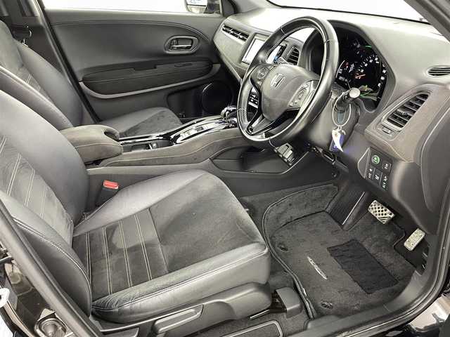 ホンダ ヴェゼル ハイブリッド RS ホンダセンシング 福島県 2017(平29)年 8.6万km クリスタルブラックパール 機関系不良/ホンダセンシング/・衝突軽減ブレーキ/・車線逸脱警報装置/・レーンキープアシスト/・レーダークルーズコントロール/・先行車発進お知らせ機能/純正7インチナビ/・型番：VXM-174VFi/・フルセグTV/Bluetooth/CD/DVD/・バックカメラ/・ETC/アイドリングストップ/電子パーキング/・オートホールド/革巻きステアリング/・ステアリングリモコン/・パドルシフト/ハーフレザーシート/・シートヒーター(運転席/助手席)/プッシュスタート/・スマートキー/LEDヘッドライト/・オートライト/・フォグライト/純正フロアマット/ドアバイザー