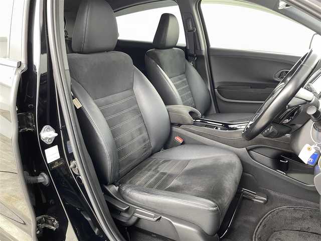 ホンダ ヴェゼル ハイブリッド RS ホンダセンシング 福島県 2017(平29)年 8.6万km クリスタルブラックパール 機関系不良/ホンダセンシング/・衝突軽減ブレーキ/・車線逸脱警報装置/・レーンキープアシスト/・レーダークルーズコントロール/・先行車発進お知らせ機能/純正7インチナビ/・型番：VXM-174VFi/・フルセグTV/Bluetooth/CD/DVD/・バックカメラ/・ETC/アイドリングストップ/電子パーキング/・オートホールド/革巻きステアリング/・ステアリングリモコン/・パドルシフト/ハーフレザーシート/・シートヒーター(運転席/助手席)/プッシュスタート/・スマートキー/LEDヘッドライト/・オートライト/・フォグライト/純正フロアマット/ドアバイザー