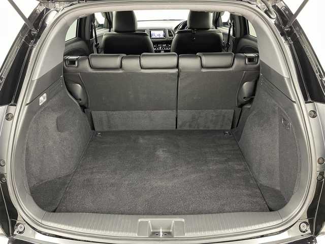 ホンダ ヴェゼル ハイブリッド RS ホンダセンシング 福島県 2017(平29)年 8.6万km クリスタルブラックパール 機関系不良/ホンダセンシング/・衝突軽減ブレーキ/・車線逸脱警報装置/・レーンキープアシスト/・レーダークルーズコントロール/・先行車発進お知らせ機能/純正7インチナビ/・型番：VXM-174VFi/・フルセグTV/Bluetooth/CD/DVD/・バックカメラ/・ETC/アイドリングストップ/電子パーキング/・オートホールド/革巻きステアリング/・ステアリングリモコン/・パドルシフト/ハーフレザーシート/・シートヒーター(運転席/助手席)/プッシュスタート/・スマートキー/LEDヘッドライト/・オートライト/・フォグライト/純正フロアマット/ドアバイザー