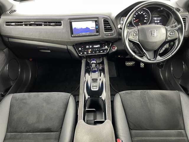 ホンダ ヴェゼル ハイブリッド RS ホンダセンシング 福島県 2017(平29)年 8.6万km クリスタルブラックパール 機関系不良/ホンダセンシング/・衝突軽減ブレーキ/・車線逸脱警報装置/・レーンキープアシスト/・レーダークルーズコントロール/・先行車発進お知らせ機能/純正7インチナビ/・型番：VXM-174VFi/・フルセグTV/Bluetooth/CD/DVD/・バックカメラ/・ETC/アイドリングストップ/電子パーキング/・オートホールド/革巻きステアリング/・ステアリングリモコン/・パドルシフト/ハーフレザーシート/・シートヒーター(運転席/助手席)/プッシュスタート/・スマートキー/LEDヘッドライト/・オートライト/・フォグライト/純正フロアマット/ドアバイザー