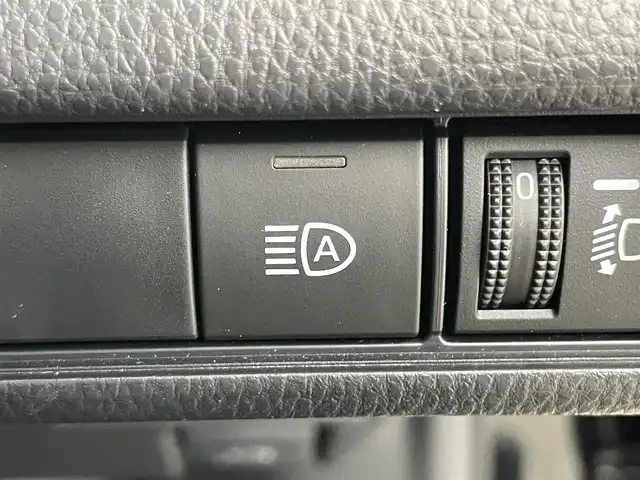 トヨタ プリウス Z 岡山県 2024(令6)年 0.5万km アティチュードブラックマイカ 12.3インチディスプレイオーディオ/ナビ/地デジ/BT/AppleCarPlay/パノラミックビューモニター/トヨタチームメイト/・アドバンストパーク/デジタルインナーミラー/黒合皮シート/シートヒーター /ベンチレーション/ステアリングヒーター/トヨタセーフティセンス /・プリクラッシュセーフティ/・レーントレーシングアシスト操蛇支援/・オートハイビーム/・レーダークルーズコントロール/ブラインドスポットモニター/パワーバックドア/LEDヘッドライト/オートライト /純正前後ドライブレコーダー/ビルトインETC2.0/置くだけ充電/AC100V/純正19インチアルミホイール/コーナーセンサー/プッシュスタート /スマートキー