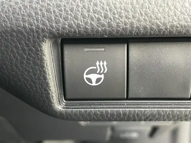 トヨタ プリウス Z 岡山県 2024(令6)年 0.5万km アティチュードブラックマイカ 12.3インチディスプレイオーディオ/ナビ/地デジ/BT/AppleCarPlay/パノラミックビューモニター/トヨタチームメイト/・アドバンストパーク/デジタルインナーミラー/黒合皮シート/シートヒーター /ベンチレーション/ステアリングヒーター/トヨタセーフティセンス /・プリクラッシュセーフティ/・レーントレーシングアシスト操蛇支援/・オートハイビーム/・レーダークルーズコントロール/ブラインドスポットモニター/パワーバックドア/LEDヘッドライト/オートライト /純正前後ドライブレコーダー/ビルトインETC2.0/置くだけ充電/AC100V/純正19インチアルミホイール/コーナーセンサー/プッシュスタート /スマートキー