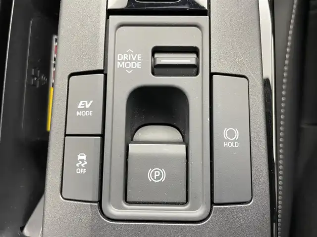 トヨタ プリウス Z 岡山県 2024(令6)年 0.5万km アティチュードブラックマイカ 12.3インチディスプレイオーディオ/ナビ/地デジ/BT/AppleCarPlay/パノラミックビューモニター/トヨタチームメイト/・アドバンストパーク/デジタルインナーミラー/黒合皮シート/シートヒーター /ベンチレーション/ステアリングヒーター/トヨタセーフティセンス /・プリクラッシュセーフティ/・レーントレーシングアシスト操蛇支援/・オートハイビーム/・レーダークルーズコントロール/ブラインドスポットモニター/パワーバックドア/LEDヘッドライト/オートライト /純正前後ドライブレコーダー/ビルトインETC2.0/置くだけ充電/AC100V/純正19インチアルミホイール/コーナーセンサー/プッシュスタート /スマートキー