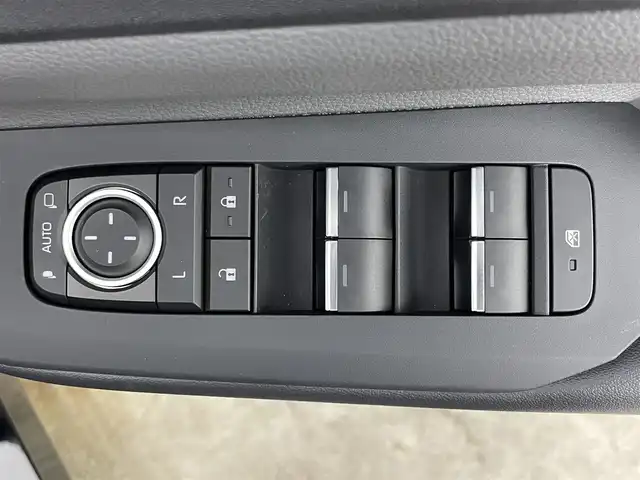 トヨタ プリウス Z 岡山県 2024(令6)年 0.5万km アティチュードブラックマイカ 12.3インチディスプレイオーディオ/ナビ/地デジ/BT/AppleCarPlay/パノラミックビューモニター/トヨタチームメイト/・アドバンストパーク/デジタルインナーミラー/黒合皮シート/シートヒーター /ベンチレーション/ステアリングヒーター/トヨタセーフティセンス /・プリクラッシュセーフティ/・レーントレーシングアシスト操蛇支援/・オートハイビーム/・レーダークルーズコントロール/ブラインドスポットモニター/パワーバックドア/LEDヘッドライト/オートライト /純正前後ドライブレコーダー/ビルトインETC2.0/置くだけ充電/AC100V/純正19インチアルミホイール/コーナーセンサー/プッシュスタート /スマートキー