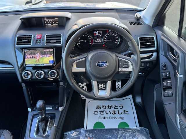 スバル フォレスター S－リミテッド 道央・札幌 2017(平29)年 9.7万km クリスタルホワイトP 社外メモリーナビ/  (DVD/CD/フルセグTV/Bluetooth)/バックカメラ/アイサイト/  衝突軽減ブレーキ/  レーンキープアシスト/レーダークルーズコントロール/ハーフレザーシート/ブラインドスポットモニター/全席シートヒーター/革巻きステアリング/パドルシフト/LEDヘッドライト/フォグライト/ビルトインETC/ウィンカーミラー/電動格納ミラー/横滑り防止装置/純正フロアマット/純正ドアバイザー/社外エンジンスターター/スマートキー/エンジンプッシュスタート/スペアキー/取扱説明書/保証書/ナビ取説/純正18インチアルミホイール/冬タイヤ積み込み