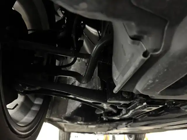 ホンダ Ｓ６６０ α 三重県 2018(平30)年 2.7万km プレミアムスターホワイトP ガソリンターボ/MR/F6/純正 6.1インチ センターディスプレイ（ディスプレイオーディオ）/（AM/FM/USB/Bluetooth/HDMI）/バックカメラ/ドライブレコーダー 前方/ETC/安全/・運転席用＆助手席用i-SRSエアバッグシステム/・i-サイドエアバッグシステム/・VSA/・EBD（電子制御制動力配分システム）付ABS/・ヒルスタートアシスト機能/装備/・HKS 2本出しマフラー『リーガマックス プレミアム』（純正マフラーあり）/・ハーフレザーシート/・クルーズコントロール/・オートライト/・LEDヘッドライト/・オートエアコン/・ステアリングスイッチ/・プッシュスタート/・パワーウインドウ/・パワーステアリング/・本革巻きステアリング/・フロント15x5J / リア16×6.5J 純正アルミホイール/・スマートキーx2