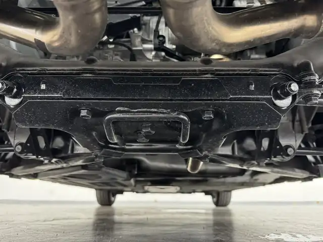 ホンダ Ｓ６６０ α 三重県 2018(平30)年 2.7万km プレミアムスターホワイトP ガソリンターボ/MR/F6/純正 6.1インチ センターディスプレイ（ディスプレイオーディオ）/（AM/FM/USB/Bluetooth/HDMI）/バックカメラ/ドライブレコーダー 前方/ETC/安全/・運転席用＆助手席用i-SRSエアバッグシステム/・i-サイドエアバッグシステム/・VSA/・EBD（電子制御制動力配分システム）付ABS/・ヒルスタートアシスト機能/装備/・HKS 2本出しマフラー『リーガマックス プレミアム』（純正マフラーあり）/・ハーフレザーシート/・クルーズコントロール/・オートライト/・LEDヘッドライト/・オートエアコン/・ステアリングスイッチ/・プッシュスタート/・パワーウインドウ/・パワーステアリング/・本革巻きステアリング/・フロント15x5J / リア16×6.5J 純正アルミホイール/・スマートキーx2