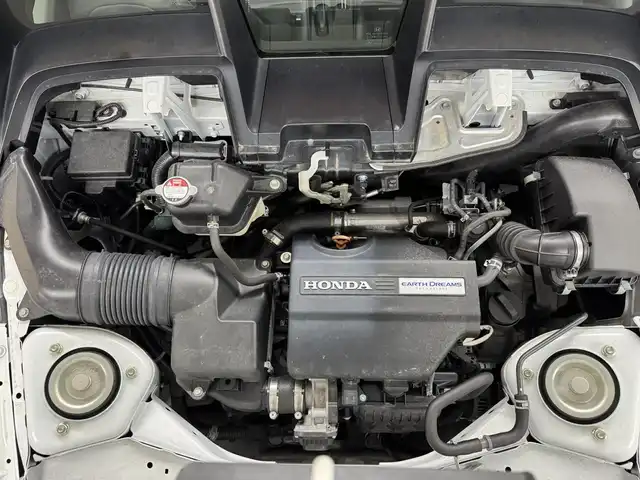 ホンダ Ｓ６６０ α 三重県 2018(平30)年 2.7万km プレミアムスターホワイトP ガソリンターボ/MR/F6/純正 6.1インチ センターディスプレイ（ディスプレイオーディオ）/（AM/FM/USB/Bluetooth/HDMI）/バックカメラ/ドライブレコーダー 前方/ETC/安全/・運転席用＆助手席用i-SRSエアバッグシステム/・i-サイドエアバッグシステム/・VSA/・EBD（電子制御制動力配分システム）付ABS/・ヒルスタートアシスト機能/装備/・HKS 2本出しマフラー『リーガマックス プレミアム』（純正マフラーあり）/・ハーフレザーシート/・クルーズコントロール/・オートライト/・LEDヘッドライト/・オートエアコン/・ステアリングスイッチ/・プッシュスタート/・パワーウインドウ/・パワーステアリング/・本革巻きステアリング/・フロント15x5J / リア16×6.5J 純正アルミホイール/・スマートキーx2