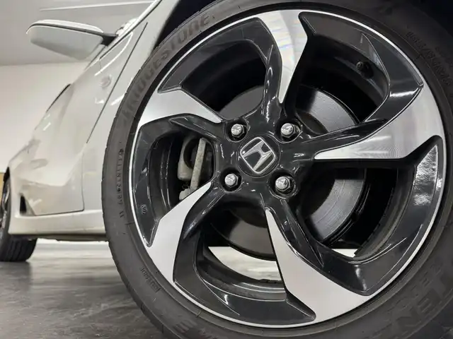 ホンダ Ｓ６６０ α 三重県 2018(平30)年 2.7万km プレミアムスターホワイトP ガソリンターボ/MR/F6/純正 6.1インチ センターディスプレイ（ディスプレイオーディオ）/（AM/FM/USB/Bluetooth/HDMI）/バックカメラ/ドライブレコーダー 前方/ETC/安全/・運転席用＆助手席用i-SRSエアバッグシステム/・i-サイドエアバッグシステム/・VSA/・EBD（電子制御制動力配分システム）付ABS/・ヒルスタートアシスト機能/装備/・HKS 2本出しマフラー『リーガマックス プレミアム』（純正マフラーあり）/・ハーフレザーシート/・クルーズコントロール/・オートライト/・LEDヘッドライト/・オートエアコン/・ステアリングスイッチ/・プッシュスタート/・パワーウインドウ/・パワーステアリング/・本革巻きステアリング/・フロント15x5J / リア16×6.5J 純正アルミホイール/・スマートキーx2