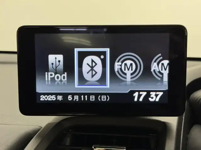ホンダ Ｓ６６０ α 三重県 2018(平30)年 2.7万km プレミアムスターホワイトP ガソリンターボ/MR/F6/純正 6.1インチ センターディスプレイ（ディスプレイオーディオ）/（AM/FM/USB/Bluetooth/HDMI）/バックカメラ/ドライブレコーダー 前方/ETC/安全/・運転席用＆助手席用i-SRSエアバッグシステム/・i-サイドエアバッグシステム/・VSA/・EBD（電子制御制動力配分システム）付ABS/・ヒルスタートアシスト機能/装備/・HKS 2本出しマフラー『リーガマックス プレミアム』（純正マフラーあり）/・ハーフレザーシート/・クルーズコントロール/・オートライト/・LEDヘッドライト/・オートエアコン/・ステアリングスイッチ/・プッシュスタート/・パワーウインドウ/・パワーステアリング/・本革巻きステアリング/・フロント15x5J / リア16×6.5J 純正アルミホイール/・スマートキーx2