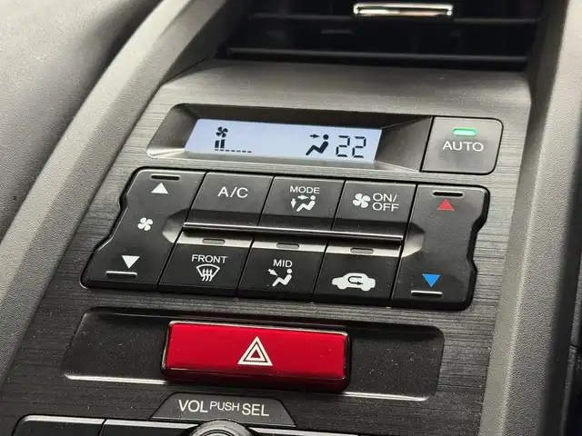 ホンダ Ｓ６６０ α 三重県 2018(平30)年 2.7万km プレミアムスターホワイトP ガソリンターボ/MR/F6/純正 6.1インチ センターディスプレイ（ディスプレイオーディオ）/（AM/FM/USB/Bluetooth/HDMI）/バックカメラ/ドライブレコーダー 前方/ETC/安全/・運転席用＆助手席用i-SRSエアバッグシステム/・i-サイドエアバッグシステム/・VSA/・EBD（電子制御制動力配分システム）付ABS/・ヒルスタートアシスト機能/装備/・HKS 2本出しマフラー『リーガマックス プレミアム』（純正マフラーあり）/・ハーフレザーシート/・クルーズコントロール/・オートライト/・LEDヘッドライト/・オートエアコン/・ステアリングスイッチ/・プッシュスタート/・パワーウインドウ/・パワーステアリング/・本革巻きステアリング/・フロント15x5J / リア16×6.5J 純正アルミホイール/・スマートキーx2