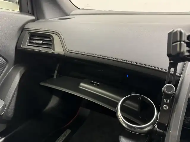 ホンダ Ｓ６６０ α 三重県 2018(平30)年 2.7万km プレミアムスターホワイトP ガソリンターボ/MR/F6/純正 6.1インチ センターディスプレイ（ディスプレイオーディオ）/（AM/FM/USB/Bluetooth/HDMI）/バックカメラ/ドライブレコーダー 前方/ETC/安全/・運転席用＆助手席用i-SRSエアバッグシステム/・i-サイドエアバッグシステム/・VSA/・EBD（電子制御制動力配分システム）付ABS/・ヒルスタートアシスト機能/装備/・HKS 2本出しマフラー『リーガマックス プレミアム』（純正マフラーあり）/・ハーフレザーシート/・クルーズコントロール/・オートライト/・LEDヘッドライト/・オートエアコン/・ステアリングスイッチ/・プッシュスタート/・パワーウインドウ/・パワーステアリング/・本革巻きステアリング/・フロント15x5J / リア16×6.5J 純正アルミホイール/・スマートキーx2