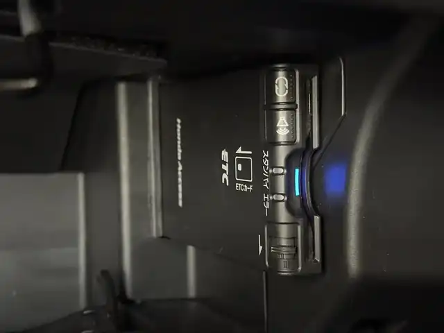 ホンダ Ｓ６６０ α 三重県 2018(平30)年 2.7万km プレミアムスターホワイトP ガソリンターボ/MR/F6/純正 6.1インチ センターディスプレイ（ディスプレイオーディオ）/（AM/FM/USB/Bluetooth/HDMI）/バックカメラ/ドライブレコーダー 前方/ETC/安全/・運転席用＆助手席用i-SRSエアバッグシステム/・i-サイドエアバッグシステム/・VSA/・EBD（電子制御制動力配分システム）付ABS/・ヒルスタートアシスト機能/装備/・HKS 2本出しマフラー『リーガマックス プレミアム』（純正マフラーあり）/・ハーフレザーシート/・クルーズコントロール/・オートライト/・LEDヘッドライト/・オートエアコン/・ステアリングスイッチ/・プッシュスタート/・パワーウインドウ/・パワーステアリング/・本革巻きステアリング/・フロント15x5J / リア16×6.5J 純正アルミホイール/・スマートキーx2