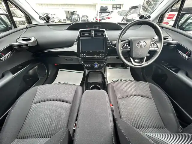 トヨタ プリウス A 道央・札幌 2021(令3)年 3万km エモーショナルレッドⅡ ・４WD/・寒冷地仕様/・純正ナビゲーション（NSZT-Y68T）/　CD/DVD/USB/BT/SD/USB/フルセグ/・全方位カメラ/・ビルトインETC/・社外ドラレコ前後（DC-DR652）/・レーダークルーズコントロール/・パーキングアシスト/・レーンキープアシスト/・ブラインドスポットモニター/・オートマチックハイビーム/・ヘッドアップディスプレイ/・横滑り防止装置/・コーナーセンサー前後/・LEDヘッドライト/・オートライト/・運転席パワーシート/・スマートキー/・プッシュスタート/・スペアキー１本/・純正フロアマット/・純正AW15インチ＋夏タイヤ/・純正AW15インチ＋冬タイヤ積込