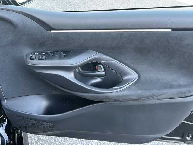 トヨタ ヤリス G 神奈川県 2023(令5)年 3.8万km ブラック ワンオーナー/純正ディスプレイオーディオ(AM/FM/USB/BT/Miracast)/バックカメラ/衝突被害軽減ブレーキ/レーンキープアシスト/横滑り防止装置/クリアランスソナー/オートハイビーム/ビルトインETC/オートライト/フロアマット/ステアリングスイッチ/ISOFIX/スペアキー×1/保証書/取扱説明書