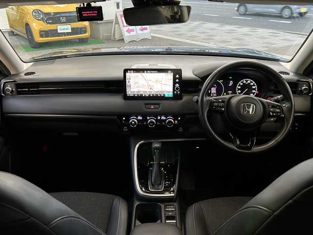 ホンダ ヴェゼル ハイブリッド e:HEV Z 兵庫県 2021(令3)年 4.4万km クリスタルブラックパール ワンオーナー/HondSENSING/Honda CONNECTディスプレー＋ETC2.0車載器/フルセグテレビ（走行中視聴不可）/前後ドライブレコーダー/ブレーキホールド/パドルシフト/バックカメラ/シートヒーター（D+N席）/ハンズフリーアクセスパワーテールゲート/ブラインドスポットインフォメーション/パーキングアシスト/アダプティブクルーズコントロール/ダウンヒルアシストコントロール/アンチロック・ブレーキ・システム/レーンキープアシスト/前後コーナーセンサー/横滑り防止装置/盗難防止装置/オートマチックハイビーム/パワーステアリング/パワーウィンドウ/純正フロアマット/純正アルミホイール（18インチ）/LEDヘッドライト/スマートキー/スペアキー（1本）/保証書/取扱説明書