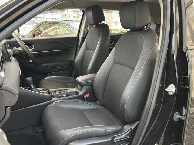 ホンダ ヴェゼル ハイブリッド e:HEV Z 兵庫県 2021(令3)年 4.4万km クリスタルブラックパール ワンオーナー/HondSENSING/Honda CONNECTディスプレー＋ETC2.0車載器/フルセグテレビ（走行中視聴不可）/前後ドライブレコーダー/ブレーキホールド/パドルシフト/バックカメラ/シートヒーター（D+N席）/ハンズフリーアクセスパワーテールゲート/ブラインドスポットインフォメーション/パーキングアシスト/アダプティブクルーズコントロール/ダウンヒルアシストコントロール/アンチロック・ブレーキ・システム/レーンキープアシスト/前後コーナーセンサー/横滑り防止装置/盗難防止装置/オートマチックハイビーム/パワーステアリング/パワーウィンドウ/純正フロアマット/純正アルミホイール（18インチ）/LEDヘッドライト/スマートキー/スペアキー（1本）/保証書/取扱説明書