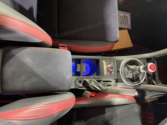 スバル ＷＲＸ ＳＴＩ STI タイプS 福岡県 2018(平30)年 2.3万km クリスタルブラックシリカ 禁煙車/サンルーフ/純正8インチメモリナビ/・CD/DVD/BT/フルセグTV/・バック/サイド/フロントモニター/アイサイト/柿本改マフラー/ハーフレザーシート/・シートヒーター(D/N)/・パワーシート（D/N)/革巻きステアリング/・ステアリングリモコン/ミラー型ドライブレコーダー前後/ETC/LEDヘッドライト/・オートライト/・フォグランプ/純正18インチアルミホイール