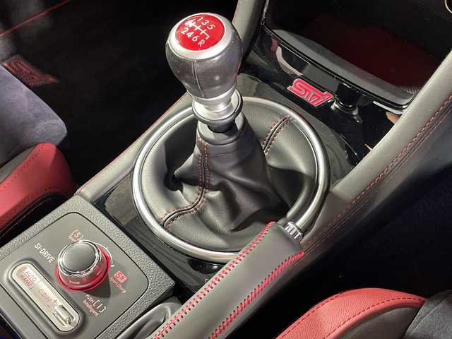 スバル ＷＲＸ ＳＴＩ STI タイプS 福岡県 2018(平30)年 2.3万km クリスタルブラックシリカ 禁煙車/サンルーフ/純正8インチメモリナビ/・CD/DVD/BT/フルセグTV/・バック/サイド/フロントモニター/アイサイト/柿本改マフラー/ハーフレザーシート/・シートヒーター(D/N)/・パワーシート（D/N)/革巻きステアリング/・ステアリングリモコン/ミラー型ドライブレコーダー前後/ETC/LEDヘッドライト/・オートライト/・フォグランプ/純正18インチアルミホイール