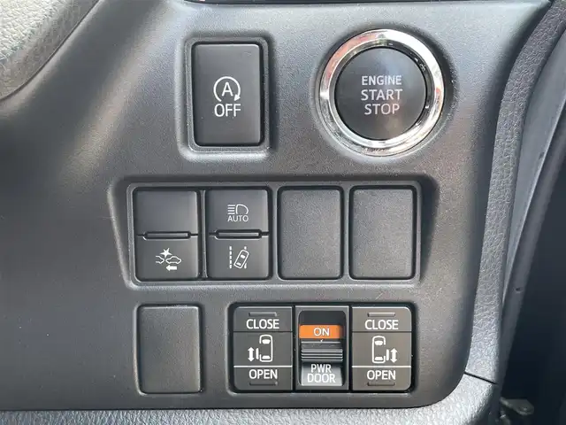 トヨタ ヴォクシー ZS 煌Ⅲ 滋賀県 2021(令3)年 5.8万km ブラック 純正ナビ/Bluetooth/CD/DVD/USB/SD/HDMI/フルセグテレビ/バックカメラ/12.1型フリップダウンモニター/ビルトインETC2.0/モデリスタエアロ/クルーズコントロール/両側パワースライドドア/インテリジェントクリアランスソナー/セーフティセンス/・プリクラッシュセーフティ/・レーンディパーチャーアラート/・オートマチックハイビーム/・先行車発進告知機能/LEDヘッドライト/オートライト/ハーフレザーシート/プッシュスタート /スマートキー/ドアバイザー/純正フロアマット
