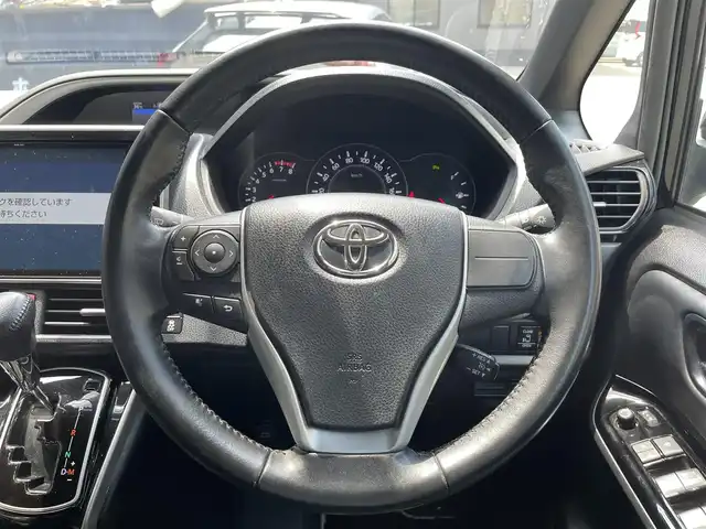 トヨタ ヴォクシー ZS 煌Ⅲ 滋賀県 2021(令3)年 5.8万km ブラック 純正ナビ/Bluetooth/CD/DVD/USB/SD/HDMI/フルセグテレビ/バックカメラ/12.1型フリップダウンモニター/ビルトインETC2.0/モデリスタエアロ/クルーズコントロール/両側パワースライドドア/インテリジェントクリアランスソナー/セーフティセンス/・プリクラッシュセーフティ/・レーンディパーチャーアラート/・オートマチックハイビーム/・先行車発進告知機能/LEDヘッドライト/オートライト/ハーフレザーシート/プッシュスタート /スマートキー/ドアバイザー/純正フロアマット