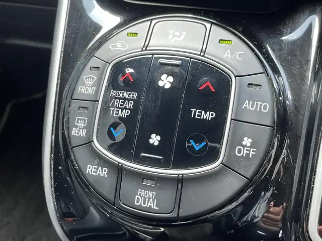 トヨタ ヴォクシー ZS 煌Ⅲ 滋賀県 2021(令3)年 5.8万km ブラック 純正ナビ/Bluetooth/CD/DVD/USB/SD/HDMI/フルセグテレビ/バックカメラ/12.1型フリップダウンモニター/ビルトインETC2.0/モデリスタエアロ/クルーズコントロール/両側パワースライドドア/インテリジェントクリアランスソナー/セーフティセンス/・プリクラッシュセーフティ/・レーンディパーチャーアラート/・オートマチックハイビーム/・先行車発進告知機能/LEDヘッドライト/オートライト/ハーフレザーシート/プッシュスタート /スマートキー/ドアバイザー/純正フロアマット
