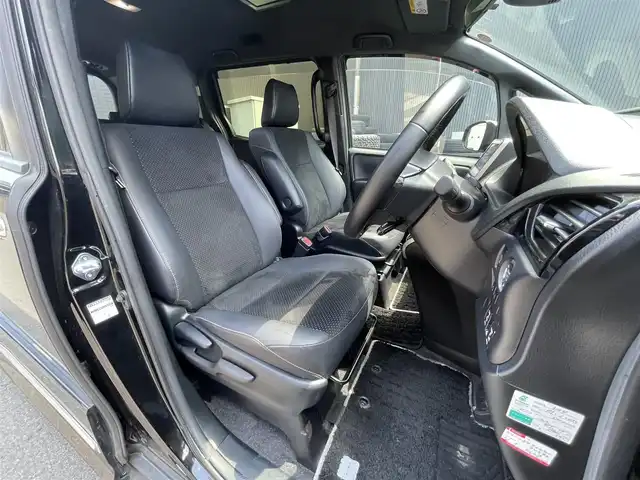トヨタ ヴォクシー ZS 煌Ⅲ 滋賀県 2021(令3)年 5.8万km ブラック 純正ナビ/Bluetooth/CD/DVD/USB/SD/HDMI/フルセグテレビ/バックカメラ/12.1型フリップダウンモニター/ビルトインETC2.0/モデリスタエアロ/クルーズコントロール/両側パワースライドドア/インテリジェントクリアランスソナー/セーフティセンス/・プリクラッシュセーフティ/・レーンディパーチャーアラート/・オートマチックハイビーム/・先行車発進告知機能/LEDヘッドライト/オートライト/ハーフレザーシート/プッシュスタート /スマートキー/ドアバイザー/純正フロアマット