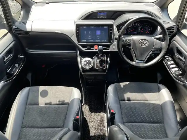 トヨタ ヴォクシー ZS 煌Ⅲ 滋賀県 2021(令3)年 5.8万km ブラック 純正ナビ/Bluetooth/CD/DVD/USB/SD/HDMI/フルセグテレビ/バックカメラ/12.1型フリップダウンモニター/ビルトインETC2.0/モデリスタエアロ/クルーズコントロール/両側パワースライドドア/インテリジェントクリアランスソナー/セーフティセンス/・プリクラッシュセーフティ/・レーンディパーチャーアラート/・オートマチックハイビーム/・先行車発進告知機能/LEDヘッドライト/オートライト/ハーフレザーシート/プッシュスタート /スマートキー/ドアバイザー/純正フロアマット