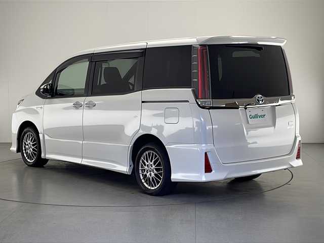 トヨタ ノア ハイブリッド Si ダブルバイビー 宮崎県 2018(平30)年 5.6万km ホワイトパールクリスタルシャイン 禁煙車/トヨタセーフティセンス/純正9型SDナビTV/(NSZT-Y68T/フルセグTV/CD/DVD/Bluetooth)/純正リアフリップダウンモニター/純正ドライブレコーダー/純正バックカメラ/純正16インチアルミ/純正LEDオートライト/純正LEDフォグ/純正フロアマット/両側電動スライドドア/プリクラッシュセーフティ/オートマチックハイビーム/レーンディパーチャーアラート/ステアリングスイッチ/ETC/前席シートヒーター/スマートキー/プッシュエンジンスタート/新車時保証書/取扱い説明書