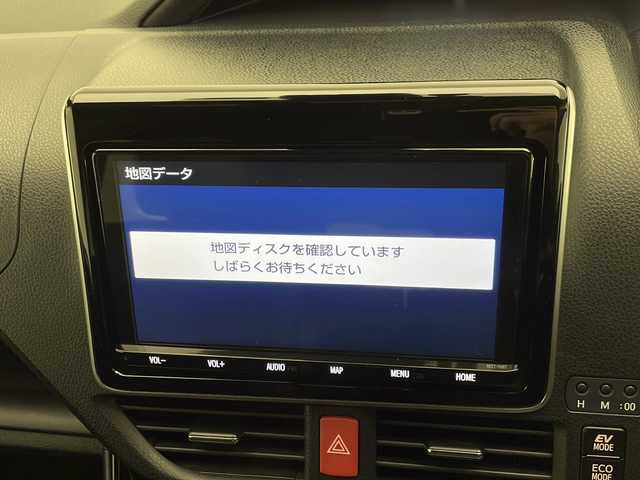 トヨタ ノア ハイブリッド Si ダブルバイビー 宮崎県 2018(平30)年 5.6万km ホワイトパールクリスタルシャイン 禁煙車/トヨタセーフティセンス/純正9型SDナビTV/(NSZT-Y68T/フルセグTV/CD/DVD/Bluetooth)/純正リアフリップダウンモニター/純正ドライブレコーダー/純正バックカメラ/純正16インチアルミ/純正LEDオートライト/純正LEDフォグ/純正フロアマット/両側電動スライドドア/プリクラッシュセーフティ/オートマチックハイビーム/レーンディパーチャーアラート/ステアリングスイッチ/ETC/前席シートヒーター/スマートキー/プッシュエンジンスタート/新車時保証書/取扱い説明書
