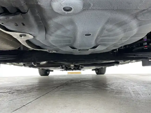 日産 オーラ G 愛知県 2022(令4)年 3万km ピュアホワイトパール / スーパーブラック 2トーン 禁煙車/純正7インチナビ/（CD/USB/Bluetooth/フルセグTV/SD)/全方位カメラ/衝突軽減ブレーキ/レーンキープアシスト/オートマチックハイビーム/コーナーセンサー/ブラインドスポットモニター/ハーフレザーシート/純正17インチアルミホイール/スマートキー/プッシュスタート/LEDヘッドライト/フロントフォグランプ/オートライト/フロアマット/横滑り防止装置/電動格納ミラー