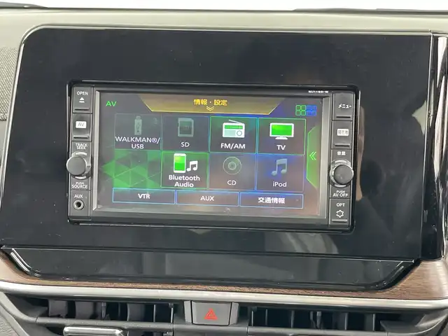 日産 オーラ G 愛知県 2022(令4)年 3万km ピュアホワイトパール / スーパーブラック 2トーン 禁煙車/純正7インチナビ/（CD/USB/Bluetooth/フルセグTV/SD)/全方位カメラ/衝突軽減ブレーキ/レーンキープアシスト/オートマチックハイビーム/コーナーセンサー/ブラインドスポットモニター/ハーフレザーシート/純正17インチアルミホイール/スマートキー/プッシュスタート/LEDヘッドライト/フロントフォグランプ/オートライト/フロアマット/横滑り防止装置/電動格納ミラー