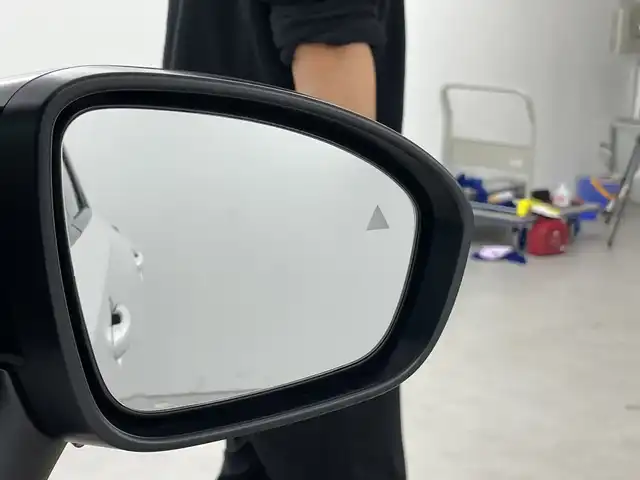 日産 オーラ G 愛知県 2022(令4)年 3万km ピュアホワイトパール / スーパーブラック 2トーン 禁煙車/純正7インチナビ/（CD/USB/Bluetooth/フルセグTV/SD)/全方位カメラ/衝突軽減ブレーキ/レーンキープアシスト/オートマチックハイビーム/コーナーセンサー/ブラインドスポットモニター/ハーフレザーシート/純正17インチアルミホイール/スマートキー/プッシュスタート/LEDヘッドライト/フロントフォグランプ/オートライト/フロアマット/横滑り防止装置/電動格納ミラー