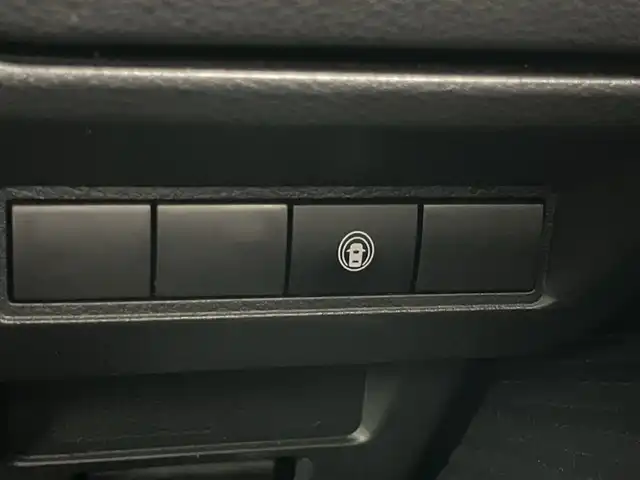 日産 オーラ G 愛知県 2022(令4)年 3万km ピュアホワイトパール / スーパーブラック 2トーン 禁煙車/純正7インチナビ/（CD/USB/Bluetooth/フルセグTV/SD)/全方位カメラ/衝突軽減ブレーキ/レーンキープアシスト/オートマチックハイビーム/コーナーセンサー/ブラインドスポットモニター/ハーフレザーシート/純正17インチアルミホイール/スマートキー/プッシュスタート/LEDヘッドライト/フロントフォグランプ/オートライト/フロアマット/横滑り防止装置/電動格納ミラー