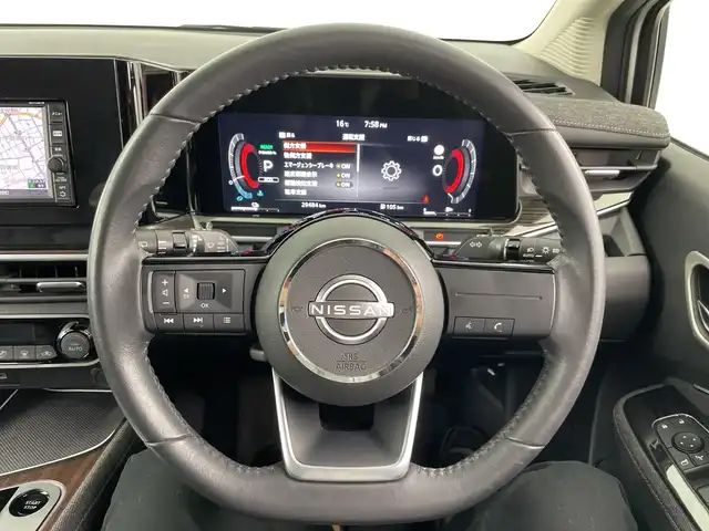 日産 オーラ G 愛知県 2022(令4)年 3万km ピュアホワイトパール / スーパーブラック 2トーン 禁煙車/純正7インチナビ/（CD/USB/Bluetooth/フルセグTV/SD)/全方位カメラ/衝突軽減ブレーキ/レーンキープアシスト/オートマチックハイビーム/コーナーセンサー/ブラインドスポットモニター/ハーフレザーシート/純正17インチアルミホイール/スマートキー/プッシュスタート/LEDヘッドライト/フロントフォグランプ/オートライト/フロアマット/横滑り防止装置/電動格納ミラー