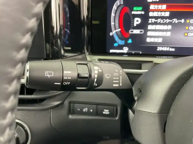 日産 オーラ G 愛知県 2022(令4)年 3万km ピュアホワイトパール / スーパーブラック 2トーン 禁煙車/純正7インチナビ/（CD/USB/Bluetooth/フルセグTV/SD)/全方位カメラ/衝突軽減ブレーキ/レーンキープアシスト/オートマチックハイビーム/コーナーセンサー/ブラインドスポットモニター/ハーフレザーシート/純正17インチアルミホイール/スマートキー/プッシュスタート/LEDヘッドライト/フロントフォグランプ/オートライト/フロアマット/横滑り防止装置/電動格納ミラー