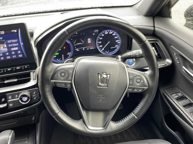 トヨタ クラウン ハイブリッド RS アドバンス 新潟県 2021(令3)年 1.9万km ブラック １２．３型純正ナビ　/フルセグTV/Bluetooth/CD/DVD/AM/FM/ムーンルーフ　/夏冬タイヤ　/トヨタセーフティセンス　/プリクラッシュセーフティ/レーントレーシングアシスト/レーダークルーズコントロール/ロードサインアシスト/アダプティブハイビームシステム/先行車発進告知機能/ブラインドスポットモニター/インテリジェントクリアランスソナー/リヤクロストラフィックオートブレーキ/パーキングサポートブレーキ/パノラミックビューモニター　/３眼ＬＥＤヘッドランプ　/カラーヘッドアップディスプレイ　/デジタルインナーミラー　/本革シート　/ビルトインＥＴＣ２．０/前後ドライブレコーダー/パドルシフト/シートメモリー/シートヒーター/ステアリングヒーター