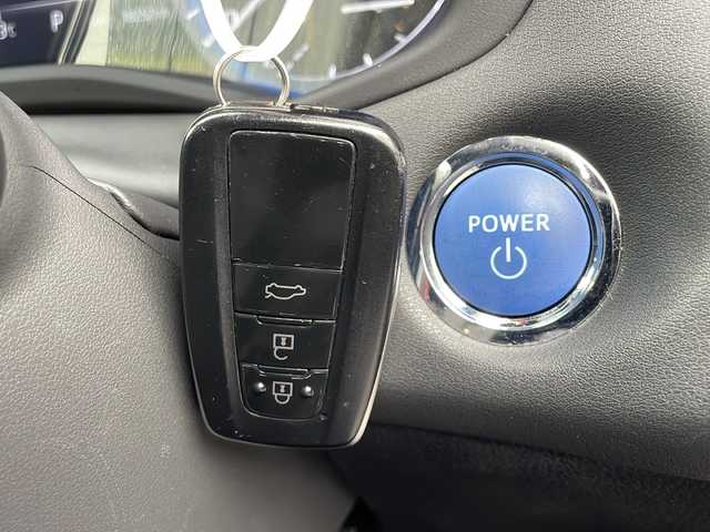 トヨタ クラウン ハイブリッド RS アドバンス 新潟県 2021(令3)年 1.9万km ブラック １２．３型純正ナビ　/フルセグTV/Bluetooth/CD/DVD/AM/FM/ムーンルーフ　/夏冬タイヤ　/トヨタセーフティセンス　/プリクラッシュセーフティ/レーントレーシングアシスト/レーダークルーズコントロール/ロードサインアシスト/アダプティブハイビームシステム/先行車発進告知機能/ブラインドスポットモニター/インテリジェントクリアランスソナー/リヤクロストラフィックオートブレーキ/パーキングサポートブレーキ/パノラミックビューモニター　/３眼ＬＥＤヘッドランプ　/カラーヘッドアップディスプレイ　/デジタルインナーミラー　/本革シート　/ビルトインＥＴＣ２．０/前後ドライブレコーダー/パドルシフト/シートメモリー/シートヒーター/ステアリングヒーター