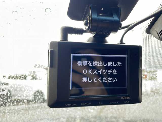 トヨタ クラウン ハイブリッド RS アドバンス 新潟県 2021(令3)年 1.9万km ブラック １２．３型純正ナビ　/フルセグTV/Bluetooth/CD/DVD/AM/FM/ムーンルーフ　/夏冬タイヤ　/トヨタセーフティセンス　/プリクラッシュセーフティ/レーントレーシングアシスト/レーダークルーズコントロール/ロードサインアシスト/アダプティブハイビームシステム/先行車発進告知機能/ブラインドスポットモニター/インテリジェントクリアランスソナー/リヤクロストラフィックオートブレーキ/パーキングサポートブレーキ/パノラミックビューモニター　/３眼ＬＥＤヘッドランプ　/カラーヘッドアップディスプレイ　/デジタルインナーミラー　/本革シート　/ビルトインＥＴＣ２．０/前後ドライブレコーダー/パドルシフト/シートメモリー/シートヒーター/ステアリングヒーター
